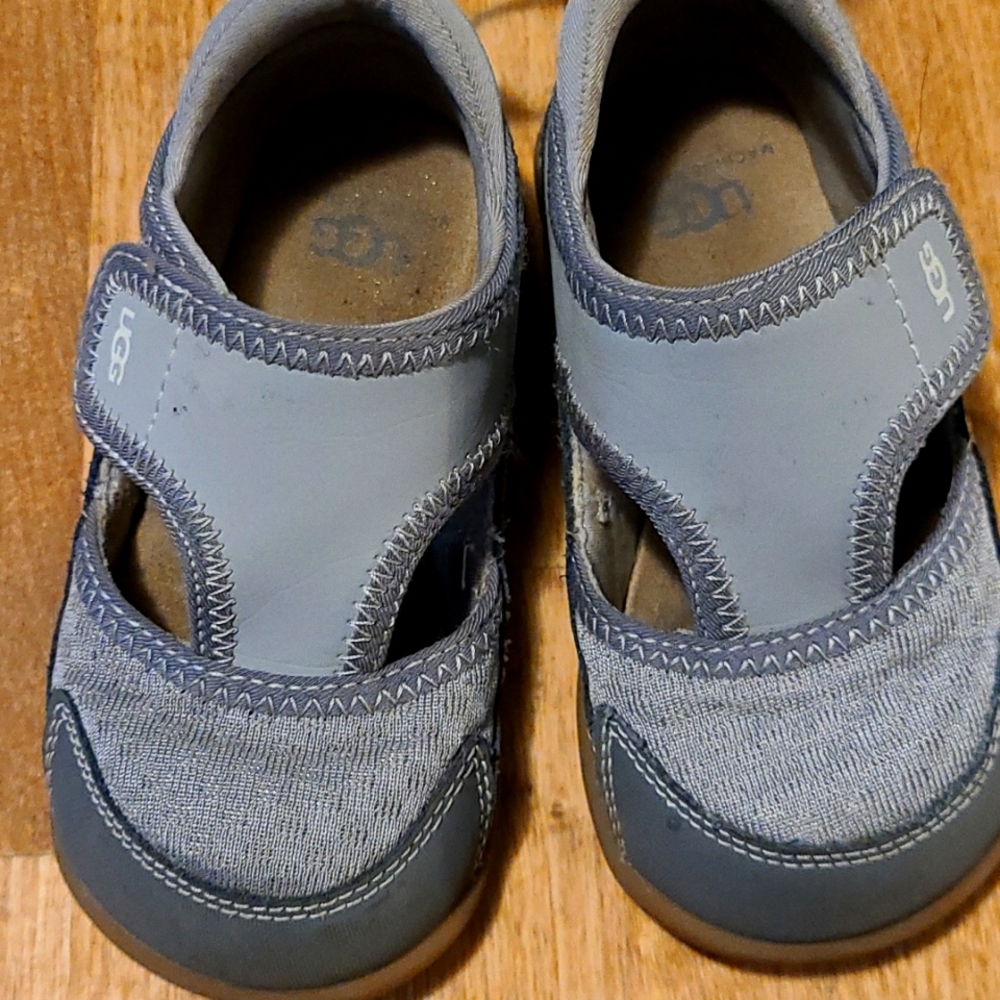 Unisex ugg toddler sandals
